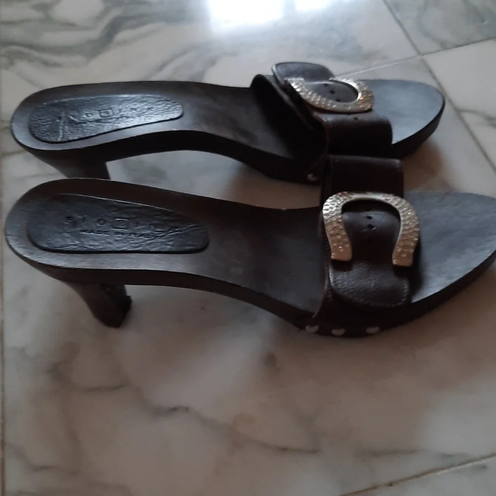 Sandals - Picture 3 of 4